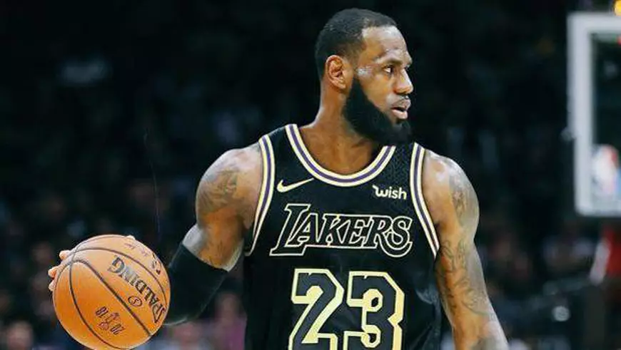 LeBron James a semnat cu Los Angeles Lakers. Va primi 154 de milioane de dolari