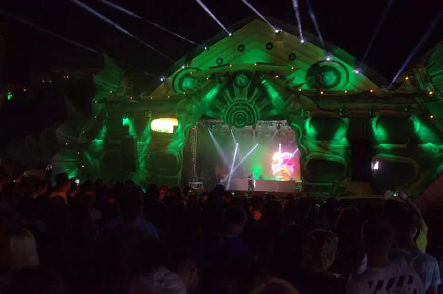 VIDEO/ Pană de curent la Neversea 2018. 30 de minute fără sonorizare și lumini după ce Grasu XXL a înjurat Guvernul pe scenă