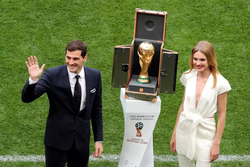 Natalia Vodianova și Philip Lahm vor aduce trofeul la finala Campionatului Mondial de fotbal Rusia 2018