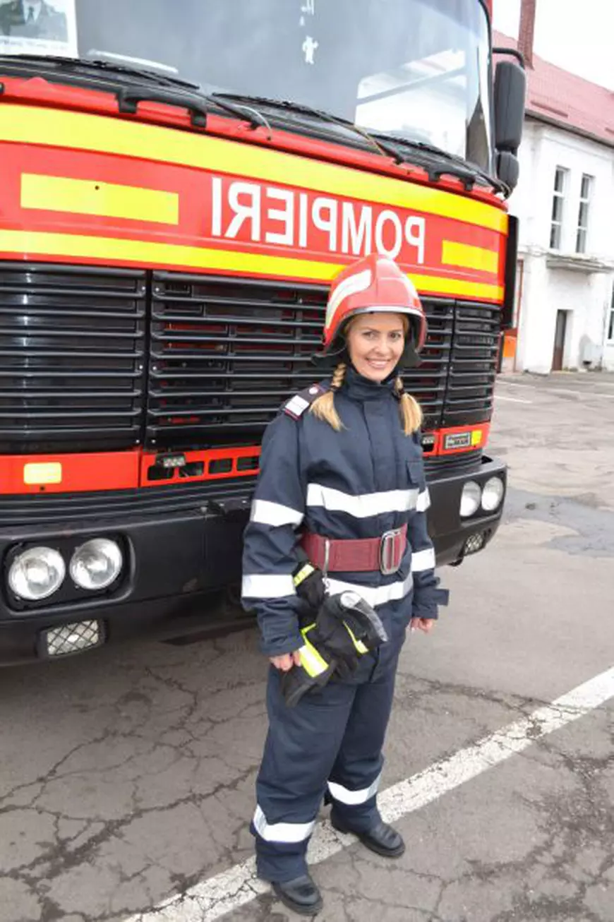 O angajată a ISU Braşov a salvat viața bătrânului înjunghiat pe stradă, la Brașov. Femeia era în timpul liber și locuia în zonă