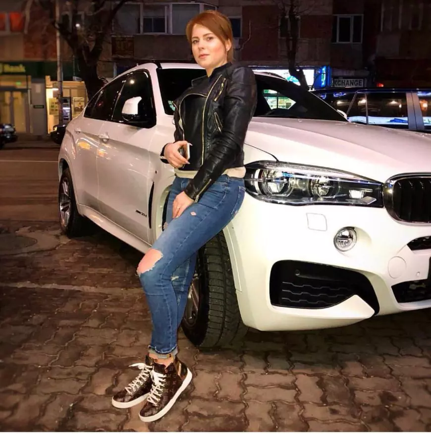 Când crești, dar sufletul îți rămâne ...de copil. SUV de 80.000, ”colantat” cu personaje din desenele animate