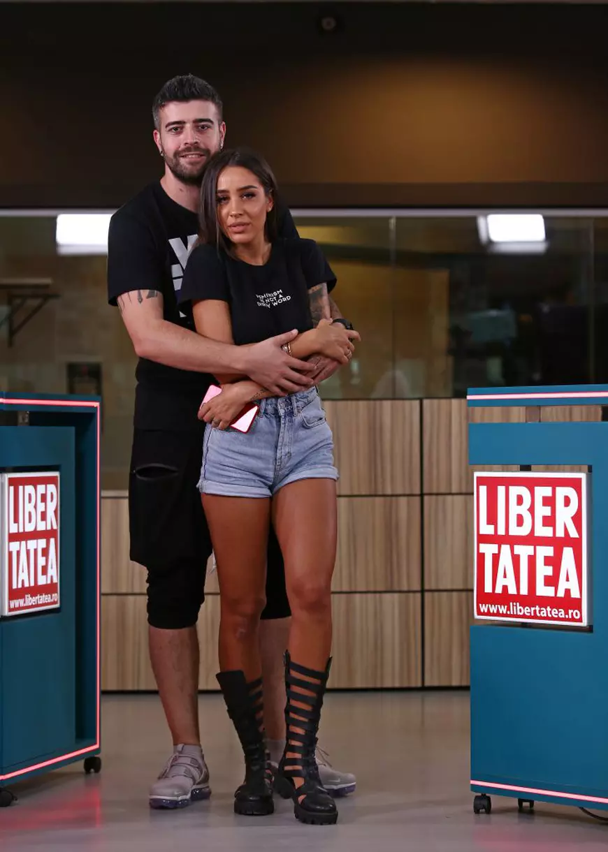 Ștefania face vloging de la 13 ani