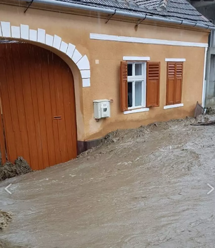 UPDATE/ Inundațiile au făcut prăpăd în mai multe județe din țară. 24 de localităţi afectate, trei drumuri naţionale blocate