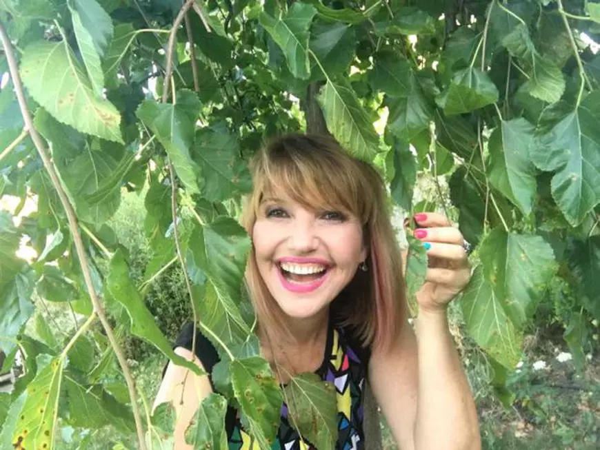 VIDEO EXCLUSIV/ Marina Almășan a avut o educație spartană: “Când m-a prins tata că probam sandale cu toc, a ieșit un scandal monstru”