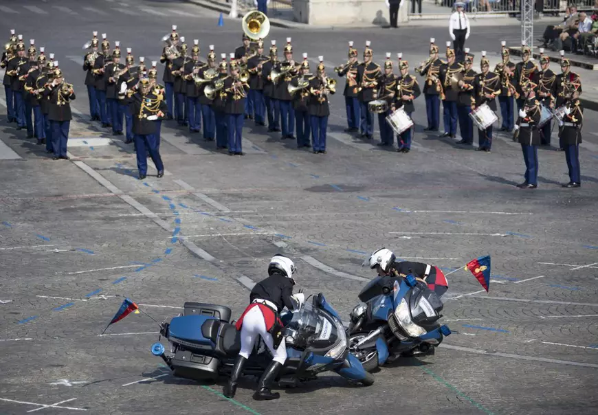 Gafe la parada de Ziua Franței de pe Champs Elysee