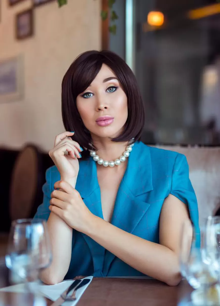 Garderoba cu fapte bune. La I wonder se poartă generozitate, hainele și accesoriile cu autografe care aduc un plus de șic, dar pot salva și o viață