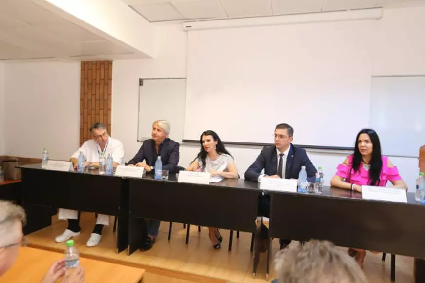 Sorina Pintea reclamă numărul mic de ambulanțe de pe litoral și vrea suplimentarea echipajelor