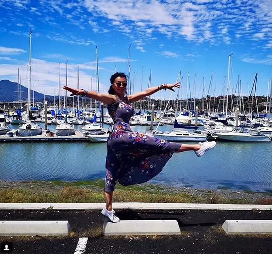 Mihaela Rădulescu, în pași de dans în port. "Lasă-mă să-ți ridic fusta cu pleoapa"