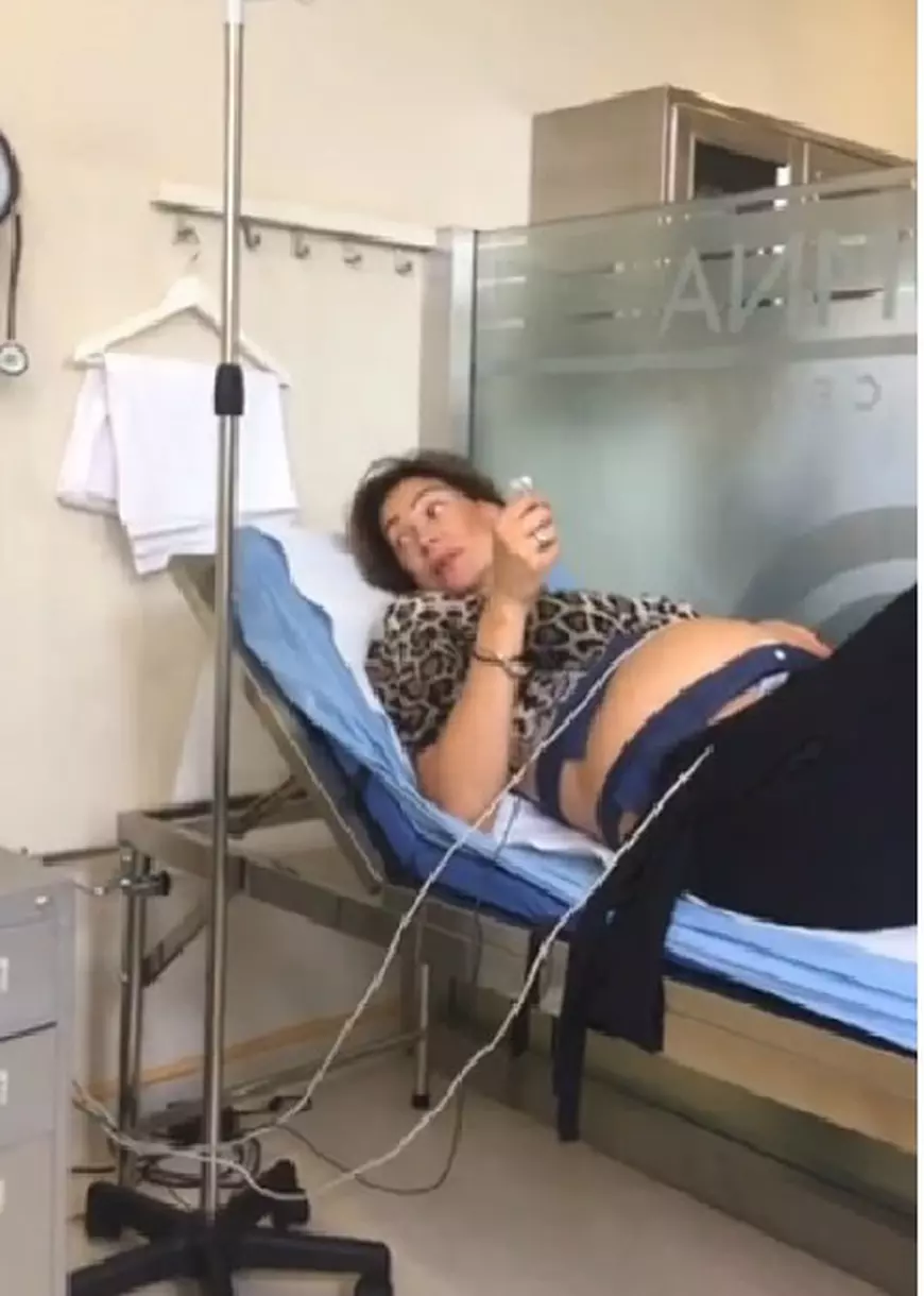 Roxana Ciuhulescu va naște peste câteva zile. Fosta prezentatoare tv a ajuns astăzi la spital. “Emoțiile sunt mari “