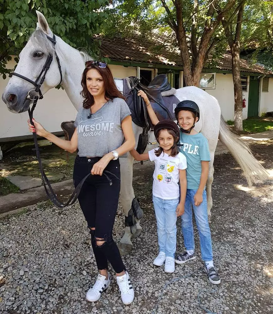 Cristina Spătar își crește copiii în casa fostului soț