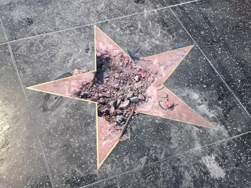 Steaua lui Donald Trump de pe Hollywood Walk of Fame a fost distrusă
