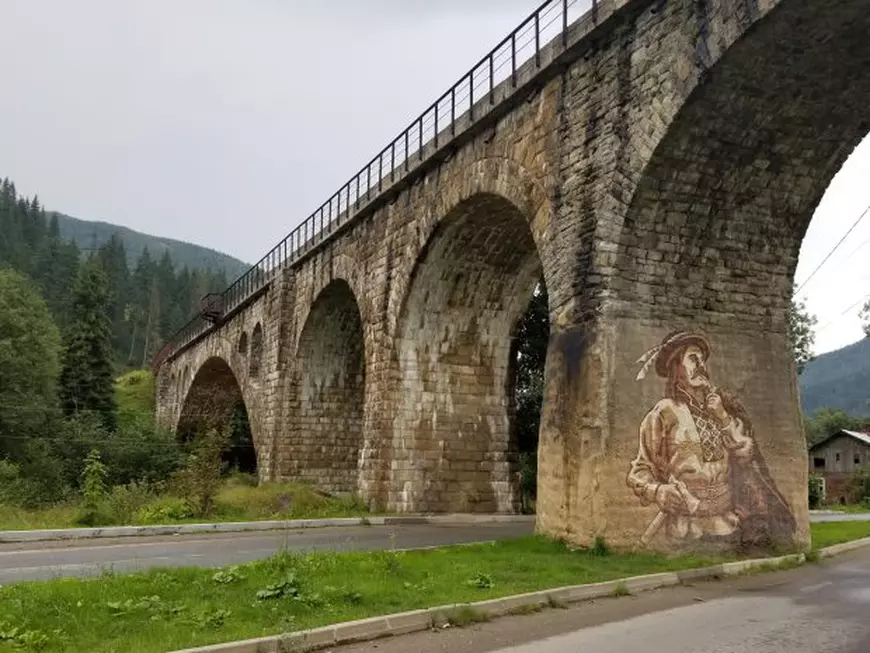 Stațiunea ascunsă în pădurile Carpaților de Nord. Paradis la preț redus în Ucraina!