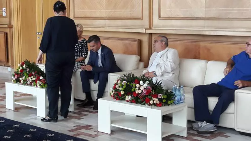 Au venit campioanele și campionii! Unii plâng, alții fac haz de necaz. Așteptați de funcționarul ”Tricoaie”. A tăcut mâlc ca să nu gafeze iar! / FOTO&VIDEO