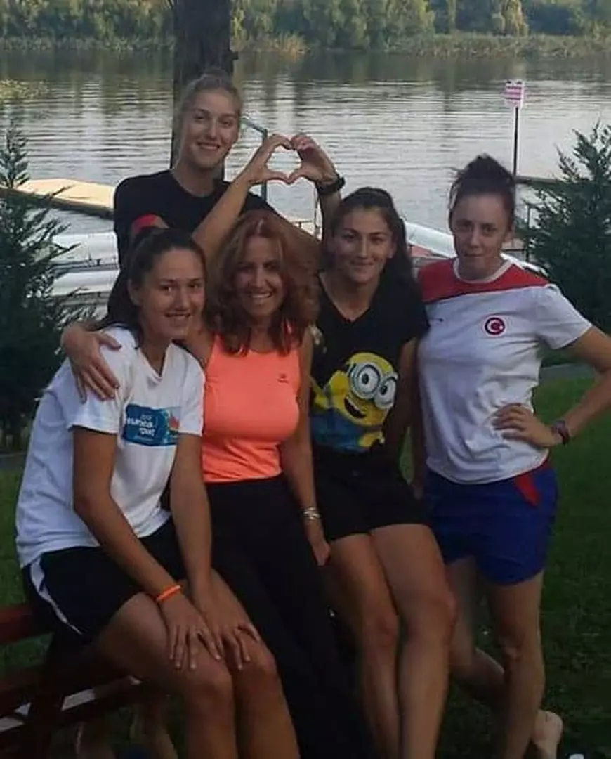 Am aflat dieta de la canotaj. ”Mâncăm mai puțin”! Caietele senzaționale ale antrenoarei Mariana Maliș conțin secretele campioanelor. Povești fabuloase dezvăluite în premieră / GALERIE FOTO