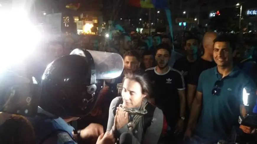 Imaginea serii în Piața Victoriei