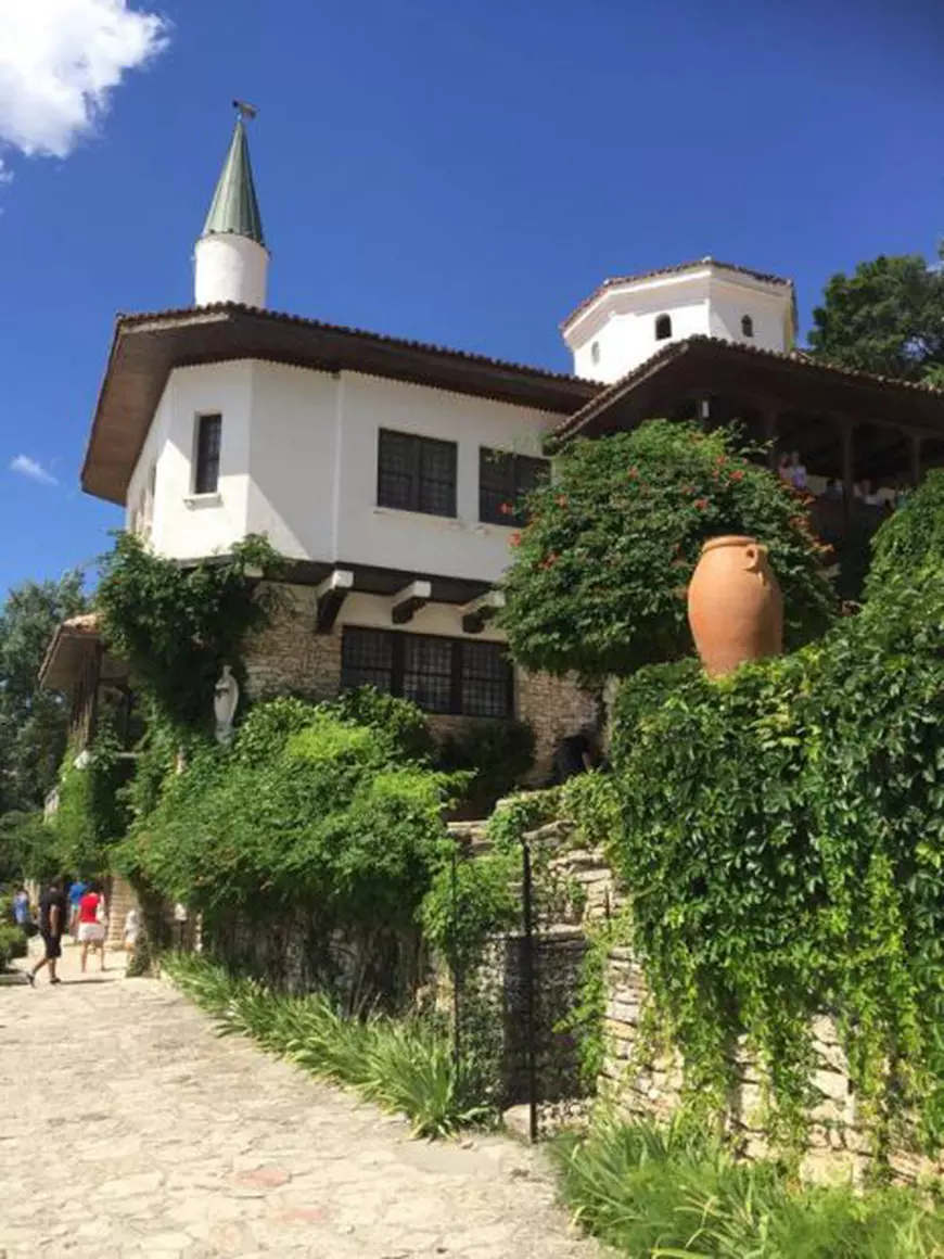 Așa arată stadionul din Balcik pe care Farul vrea să joace în Liga 2. ”Sunt bineveniți aici!”. Omul care a ucis Dinamo în 1995 antreneaza echipa Cernomoreț din localitate