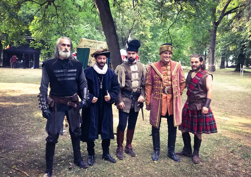 Tenorul Vlad Miriță, discurs din șaua calului în fața mulțimii! L-a jucat pe Mihai Viteazul