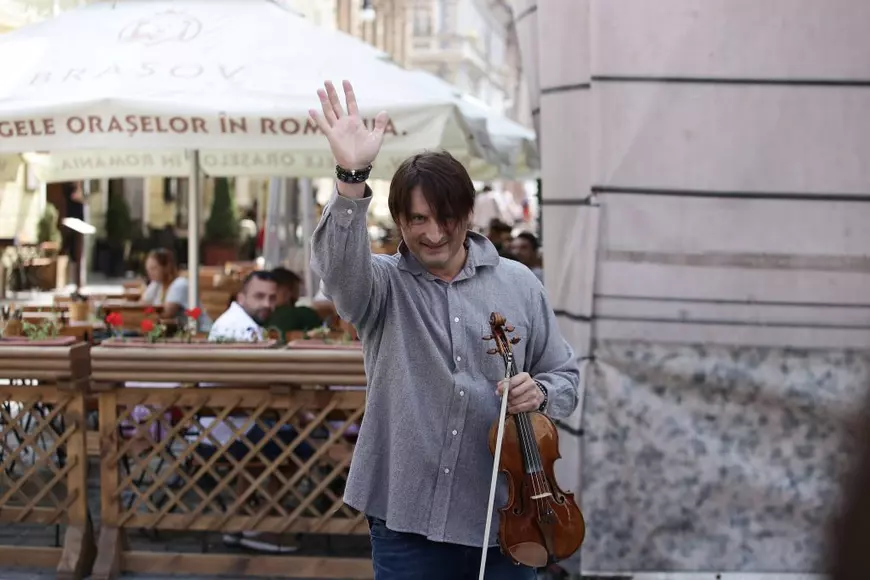 VIDEO EXCLUSIV/ ”Cerșește” pe stradă cu un Stradivarius de 7 milioane euro! Incredibil, Edvin Marton a cucerit trecătorii fără ca lumea să-l știe
