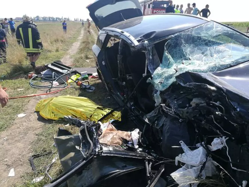 Un grav accident s-a produs un Arad. O persoană a murit și alte cinci au fost rănite