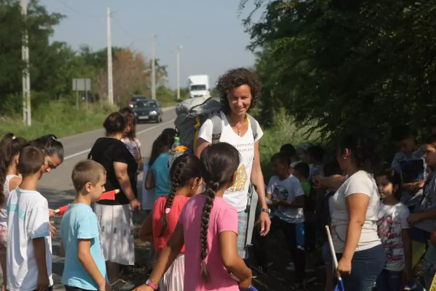 A mers 600 de km pe jos pentru educaţie