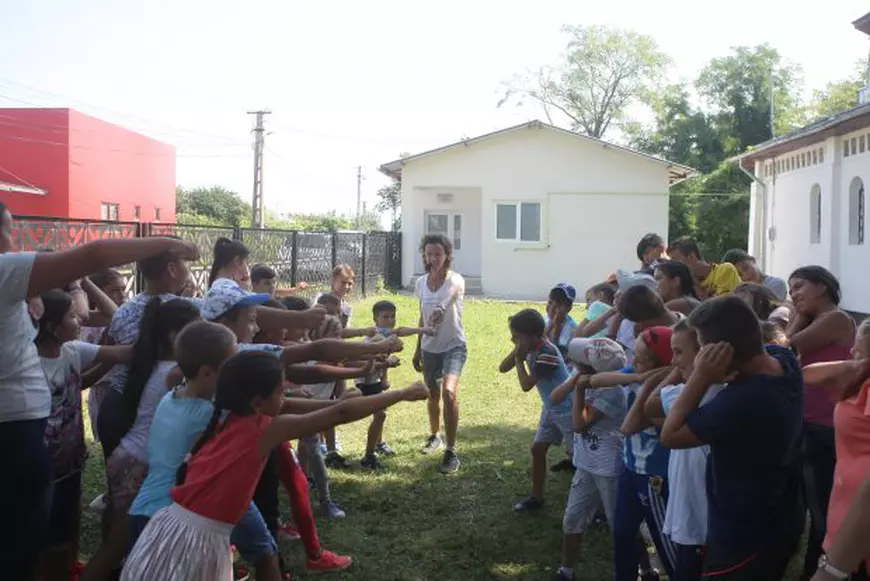 A mers 600 de km pe jos pentru educaţie