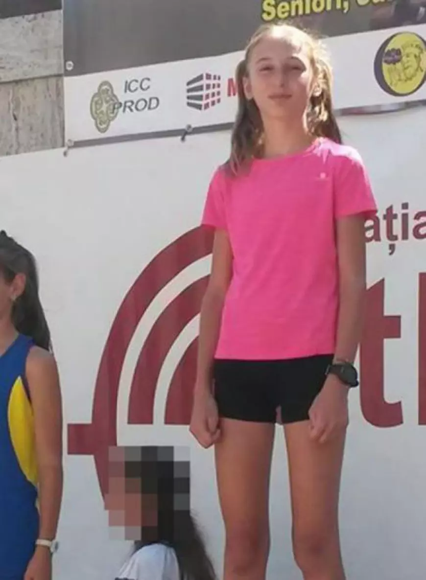 Imagini de la accidentul mortal, provocat de șeful Direcției Silvice Suceava. O fetiță de 12 ani a fost spulberată pe trecerea de pietoni. Imagine cu Albertina, fetița de 12 ani spulberată pe trecerea de pietoni