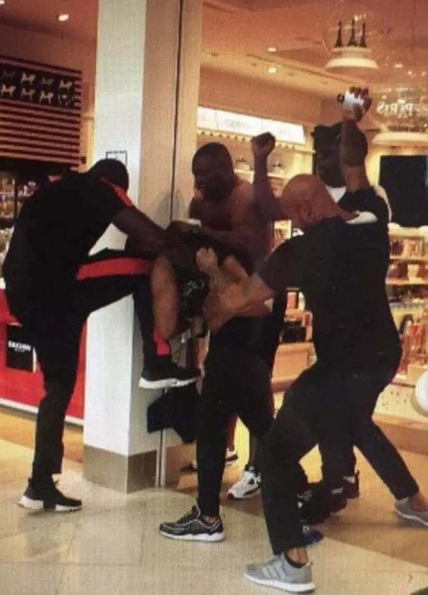 Doi rapperi francezi arestați după ce s-au bătut pe aeroportul din Paris și au întârziat zborurile