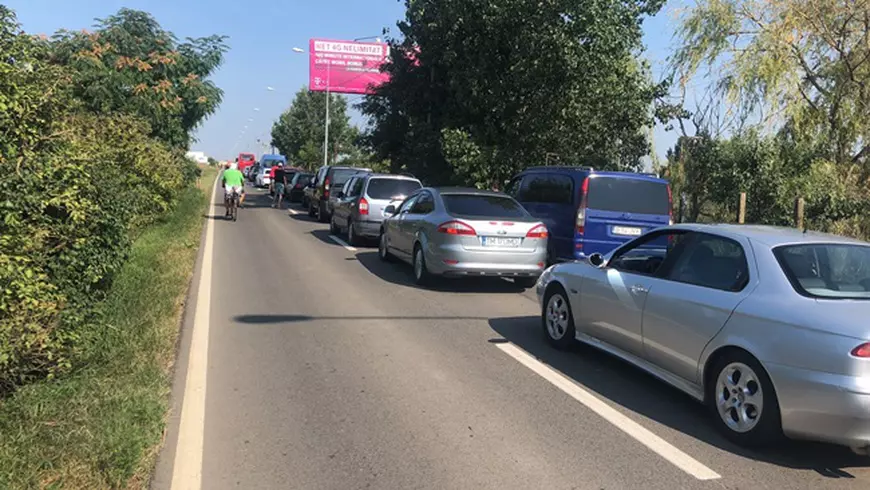 Aglomerație mare la Vama Cenad, pe sensul de ieșire din țară. Vameșii unguri fac controale amănunțite