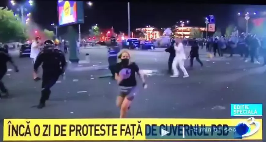 Ciocnirea dintre un motociclist și un jandarm la protestul de vineri seară din Piața Victoriei