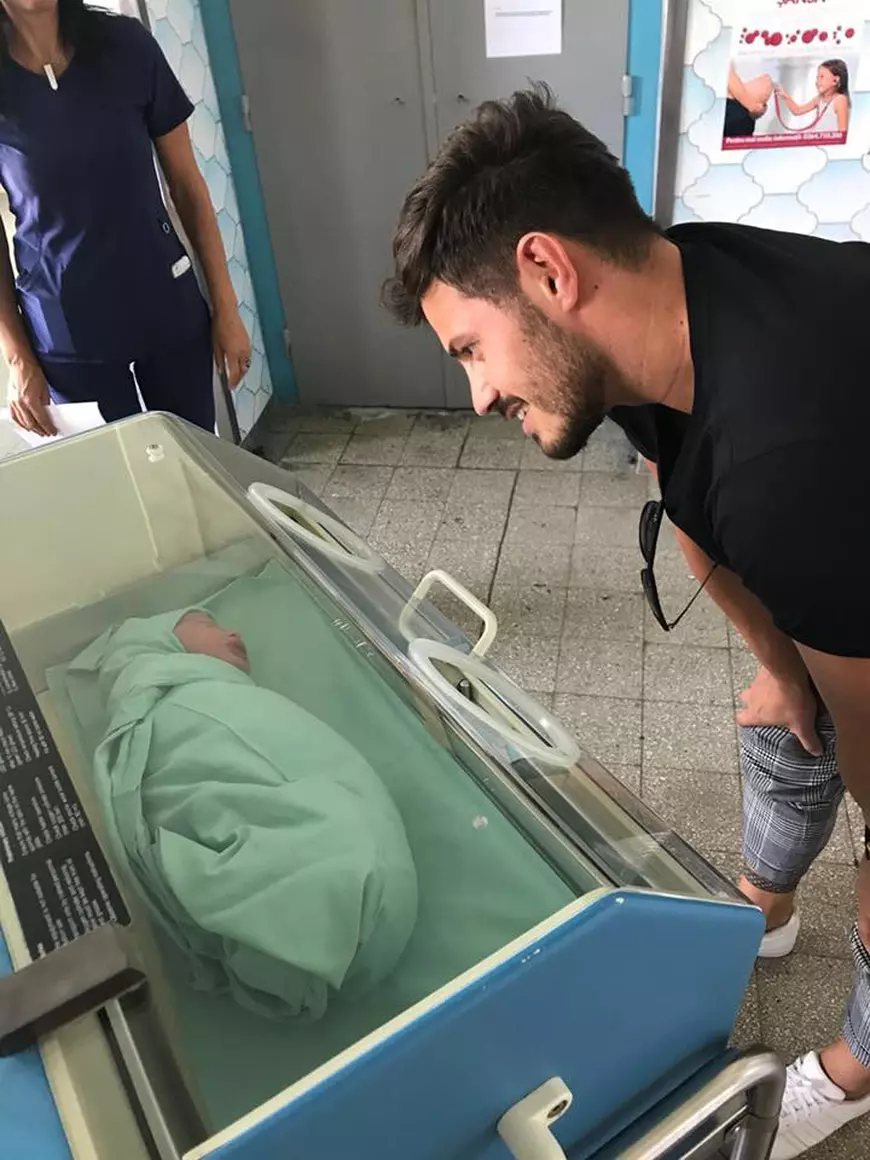 Prima imagine cu băiețelul Elenei Ionescu. "O binecuvântare"