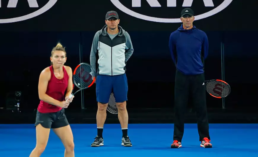 Simona Halep, asistată de Andrei Pavel și de Darren Cahill, la Australian Open 2018, unde românca a jucat finala