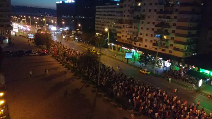 Mitinguri de solidaritate în Sibiu și în alte orașe din țară. Mii de oameni au ieșit în stradă