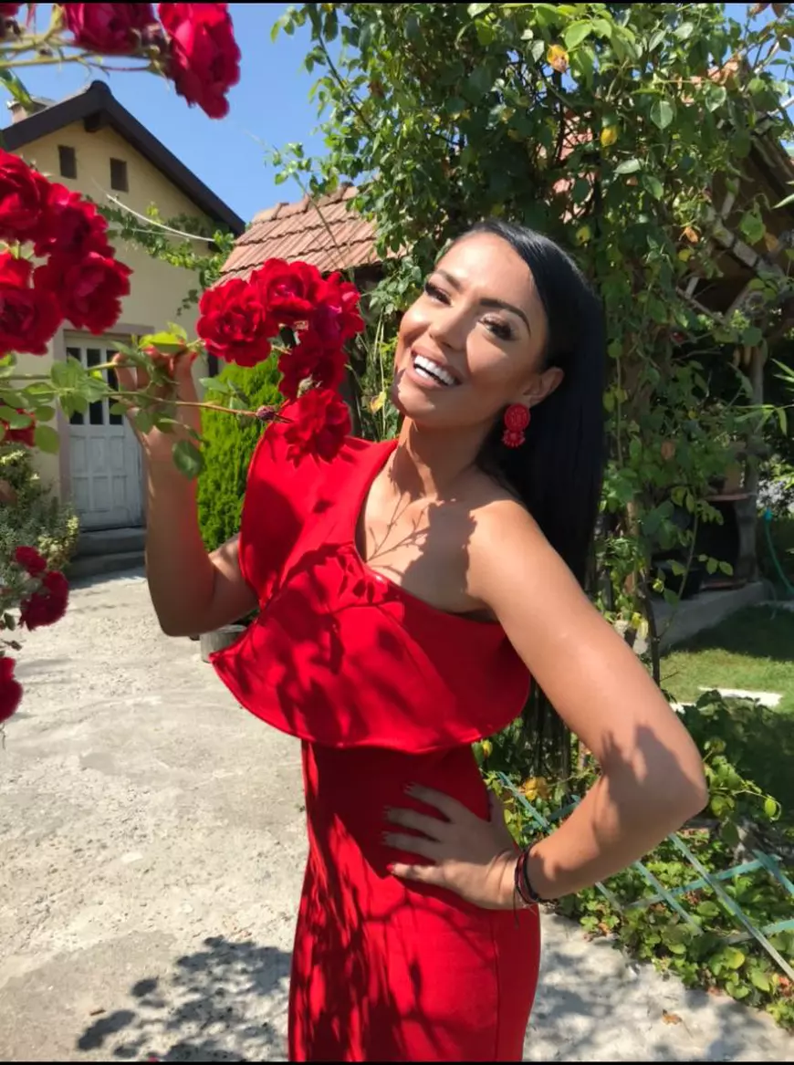 Andreea Mantea a început noua emisiune cu o schimbare de look