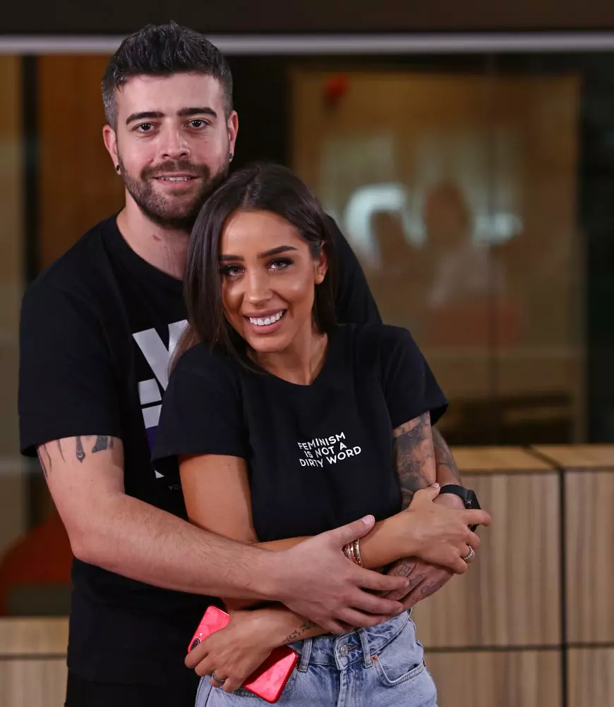 Ștefania s-a mutat la Speak când artistul nu era acasă