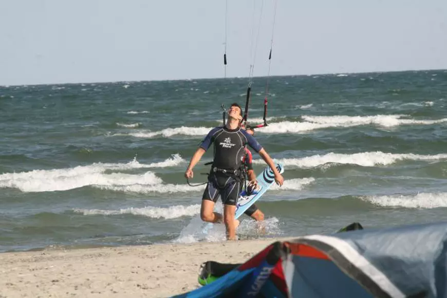 EXCLUSIV/ Nu-și mai caută pereche în Vama Veche! Ritualul de dimineață al lui Tudor Chirilă în vacanța de vară