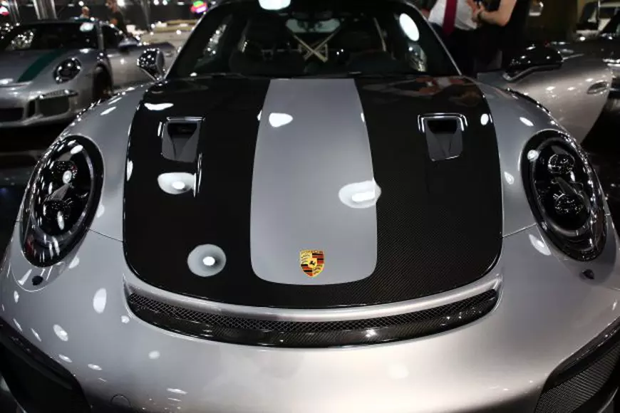 Ion Țiriac a prezentat bolidul primit cadou de la Simona Halep. S-a mărit garajul de la Țiriac Collection / GALERIE FOTO