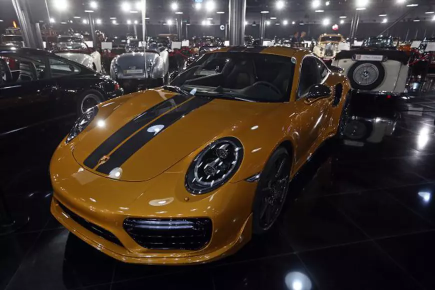 Ion Țiriac a prezentat bolidul primit cadou de la Simona Halep. S-a mărit garajul de la Țiriac Collection / GALERIE FOTO