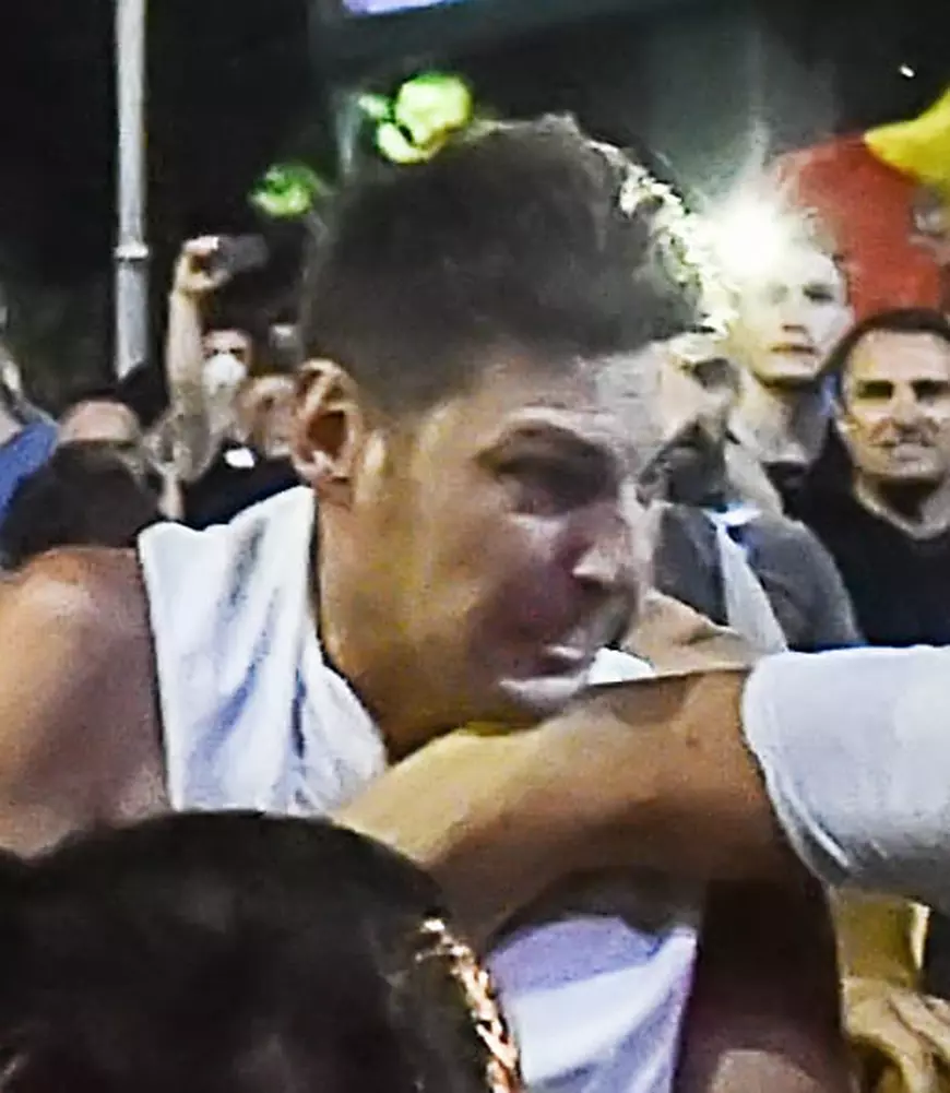 Încă un suspect în cazul femeii jandarm bătute în Piaţa Victoriei. Bărbatul e căutat de Poliţie