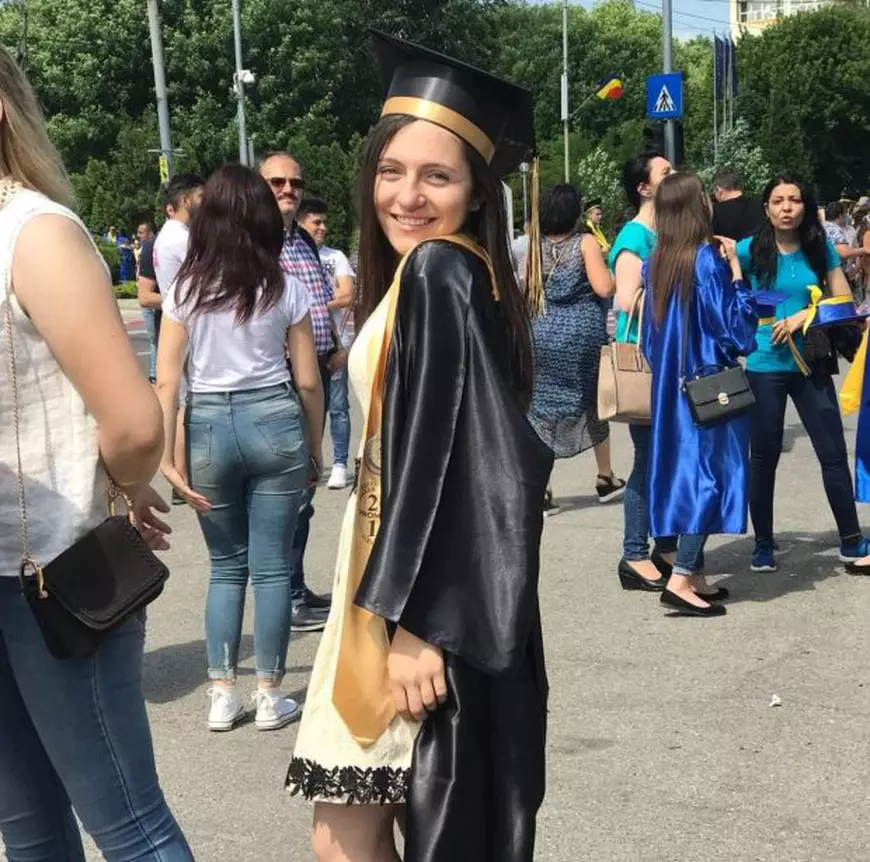 REPORTAJ/ A intrat la Medicină, dar acum vinde legume în piață ca să-și ajute familia. Indiferent de domeniu, important este să-ți dai silința (FOTO)