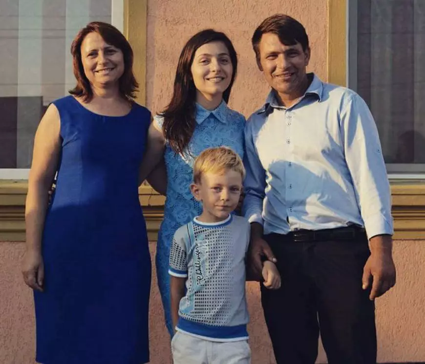 REPORTAJ/ A intrat la Medicină, dar acum vinde legume în piață ca să-și ajute familia. Indiferent de domeniu, important este să-ți dai silința (FOTO)