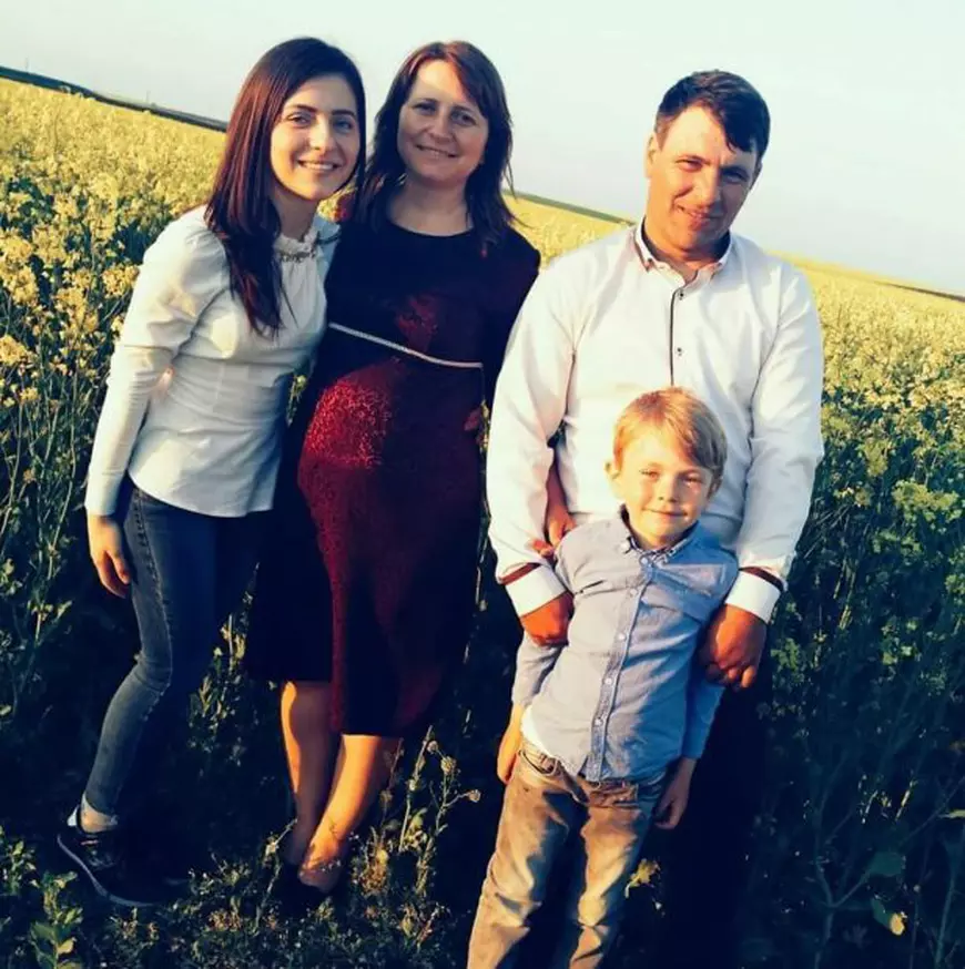 REPORTAJ/ A intrat la Medicină, dar acum vinde legume în piață ca să-și ajute familia. Indiferent de domeniu, important este să-ți dai silința (FOTO)