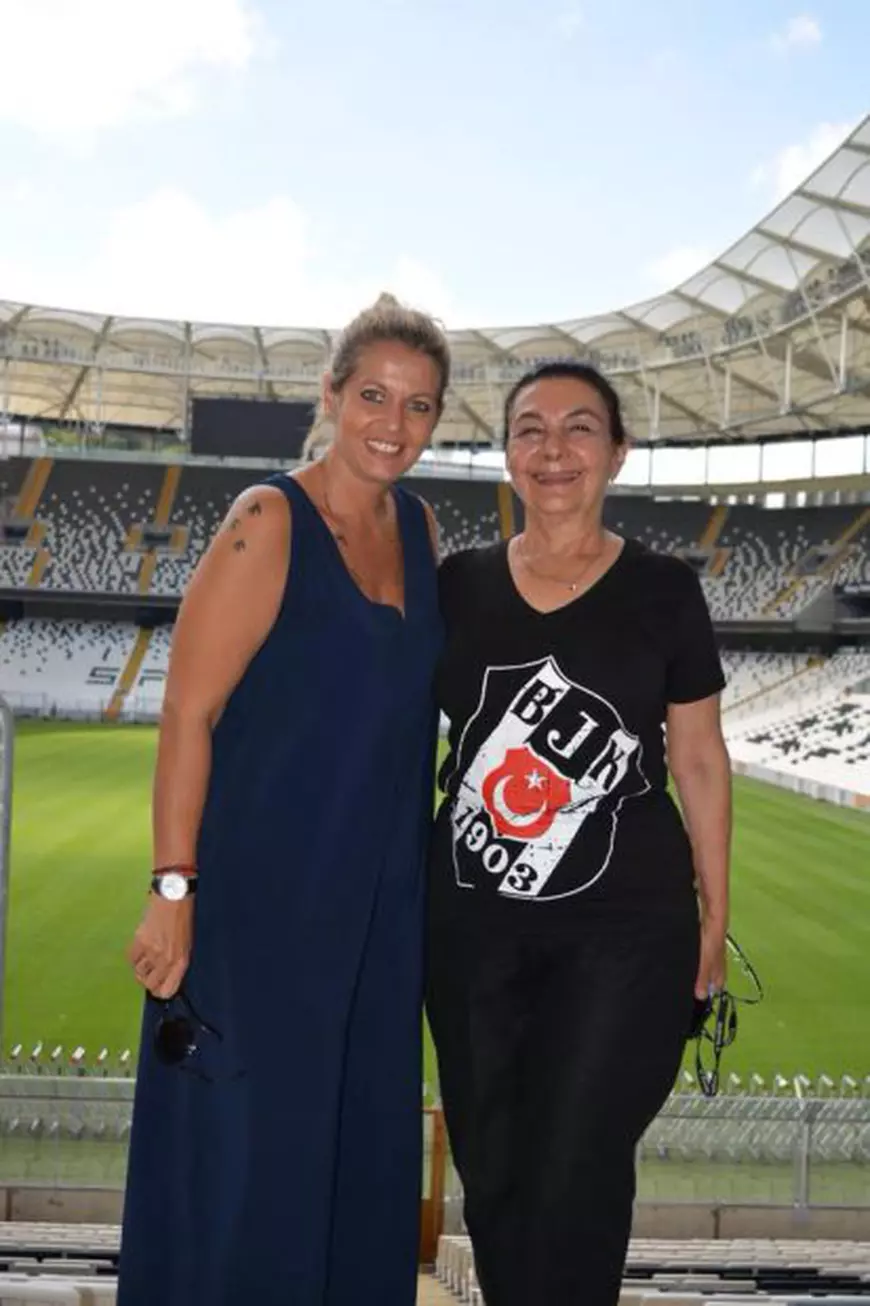 Lorena Balaci a renunțat la design pentru fotbal. Fiica lui Ilie Balaci aproape s-a mutat pe stadion!