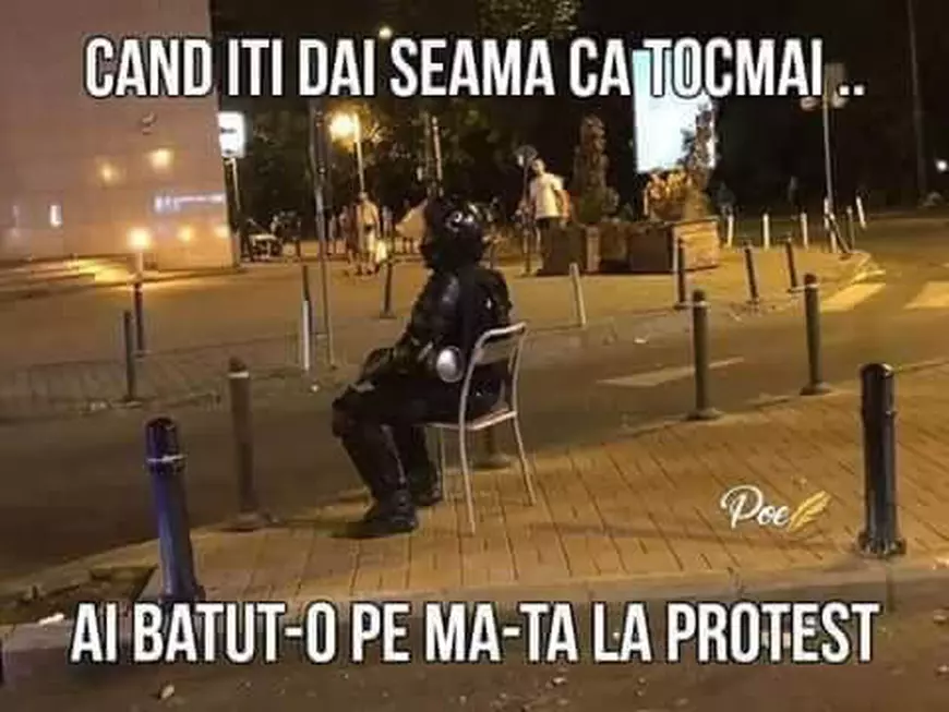 „Jandarmul pe scaun”, fotografia reporterului Libertatea, virală pe internet. Cele mai tari imagini care circulă pe Facebook