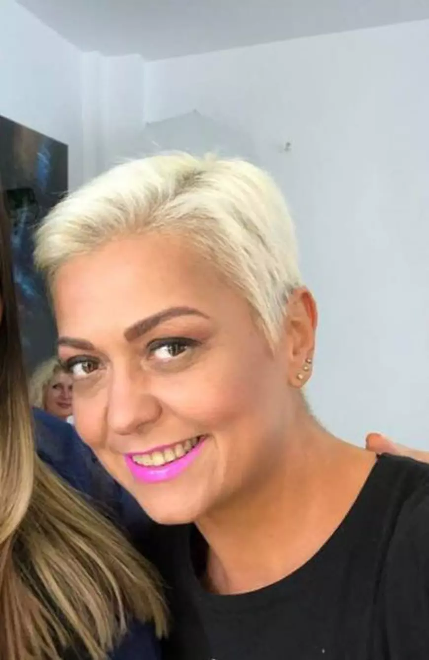 Monica Anghel și-a pus genele pe bigudiuri. La ce procedură a apelat artista