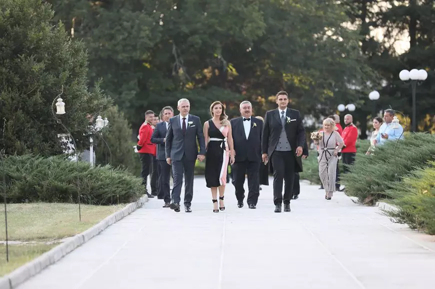 Nunta politico-mondenă a anului! Pe socrul Dragnea l-au costat artiștii 35.000 de euro