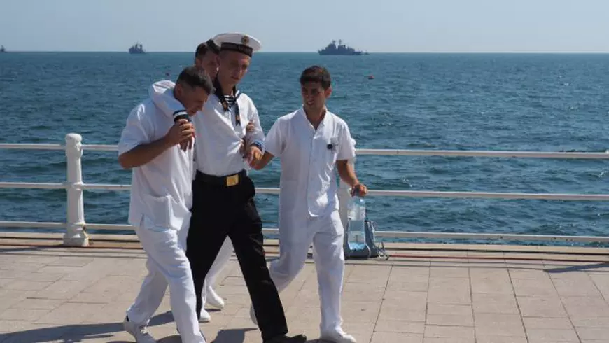 VIDEO&FOTO/ Doi militari străini au avut nevoie de îngrijiri medicale la festivităţile de Ziua Marinei