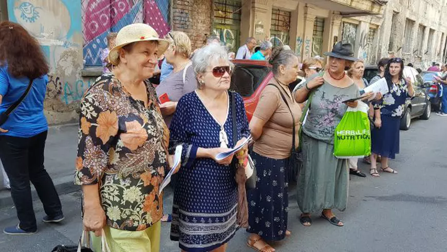 Pensionarii s-au înghesuit să se înscrie la taberele gratuite