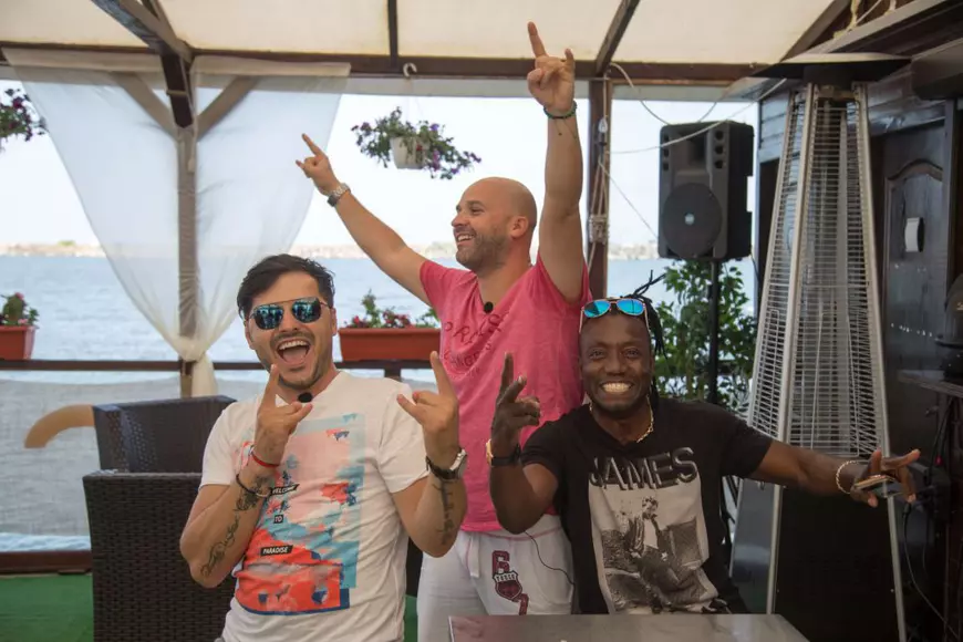 Liviu Vârciu şi Andrei Ștefănescu îi fură bucătarul lui Nea Mãrin