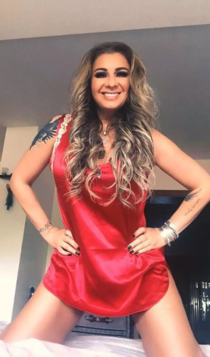 Anamaria Prodan, în cea mai sumară ținută. Super sexy în pat
