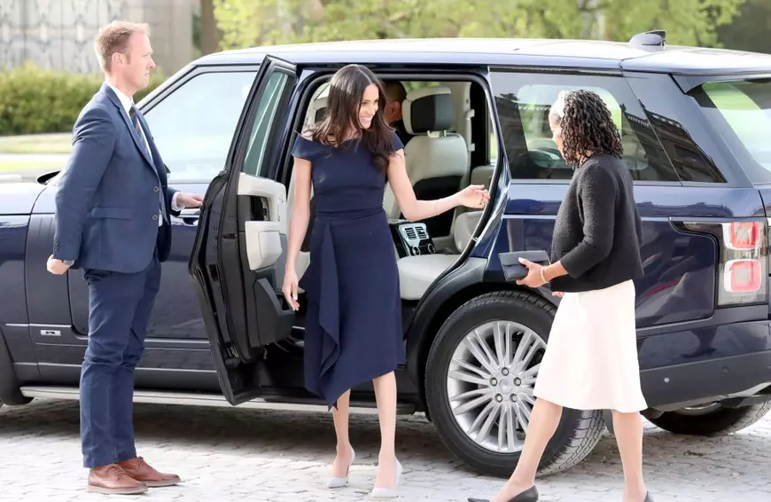 Rochia purtată de Meghan Markle, în luna mai (FOTO: ©Alpha Press / Hepta)